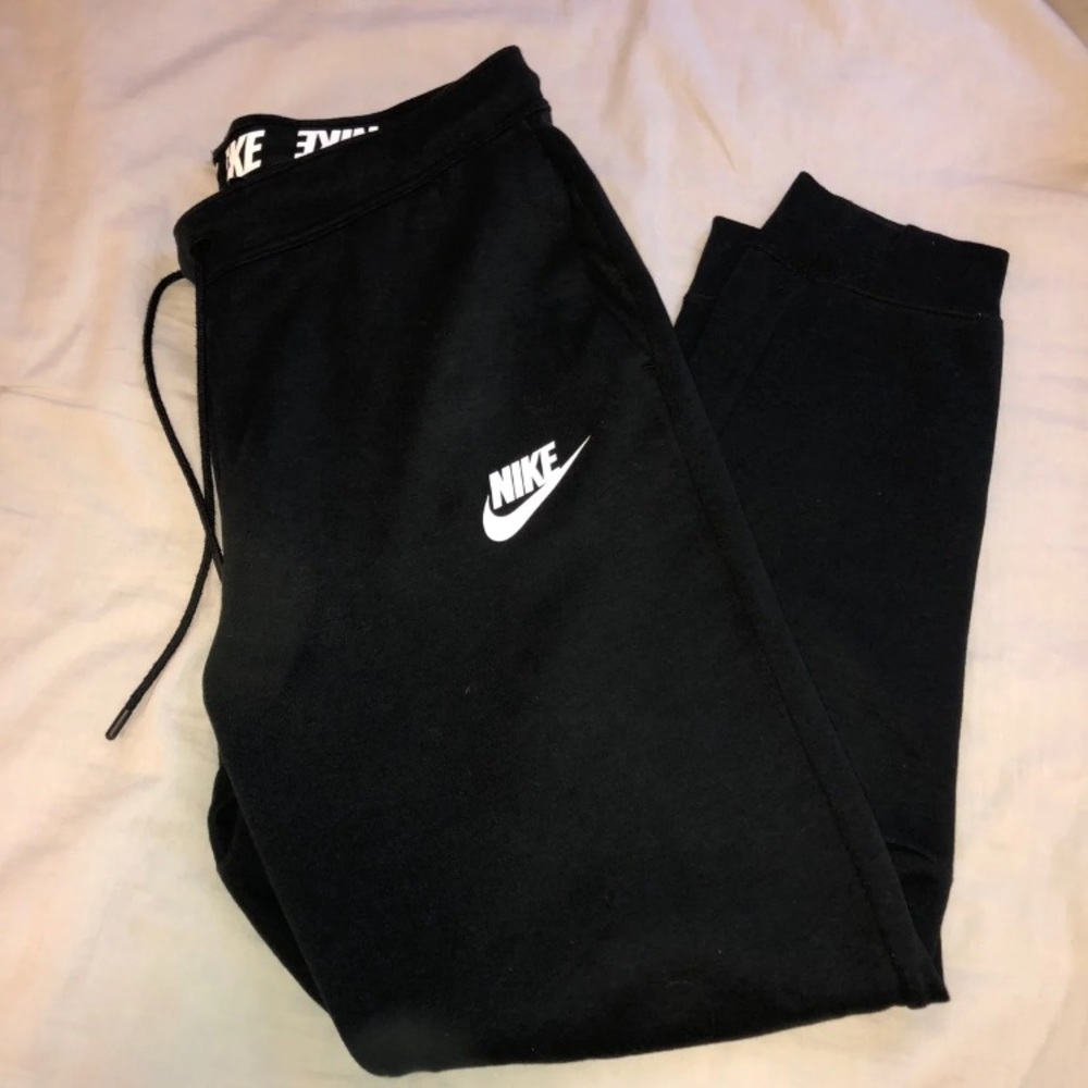 black nike sweat pants